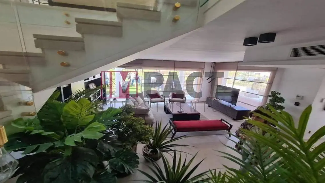 Luxurious Villa for Sale with 248 Square Meters of Modern Design