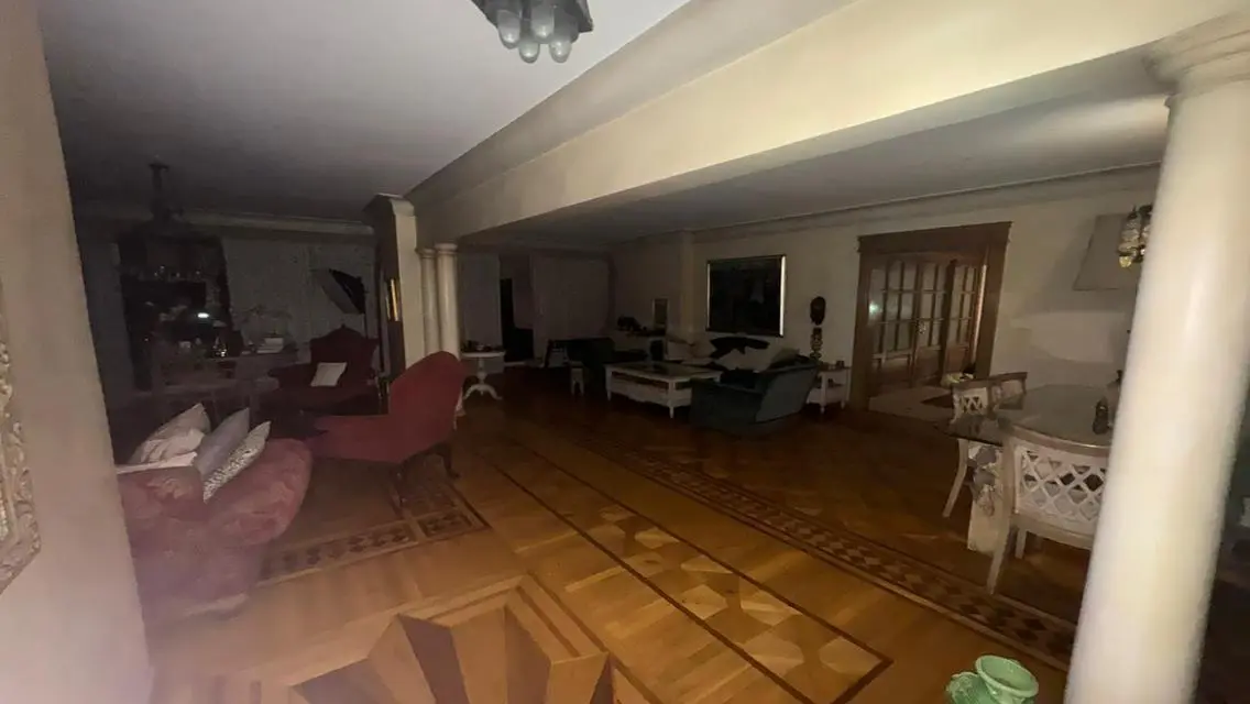 شقة مميزة للبيع بمساحة كبيرة