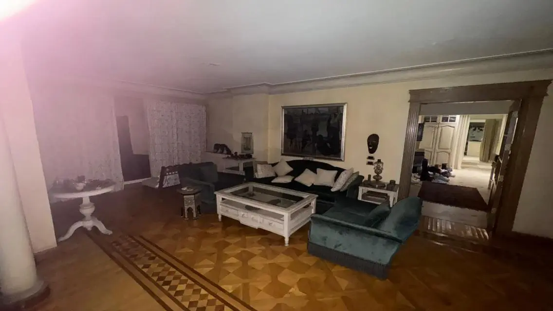 شقة مميزة للبيع بمساحة كبيرة