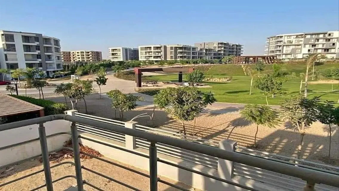فيلا رائعة مع مسبح خاص وحديقة خاصة للبيع