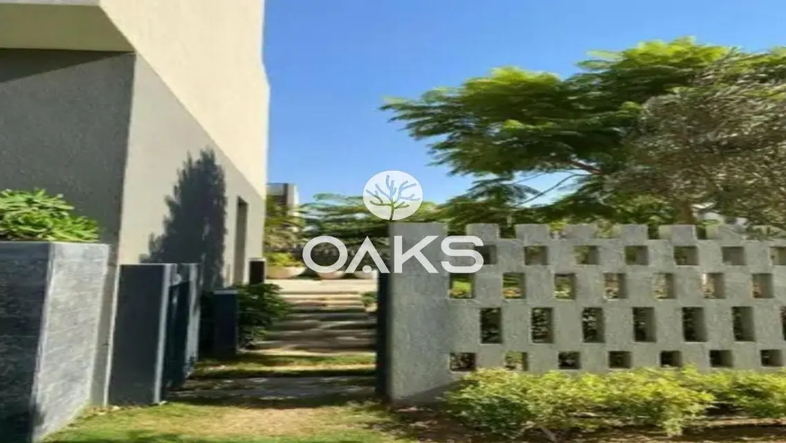 Luxury Villa for Sale with Expansive Space and Private Lake View