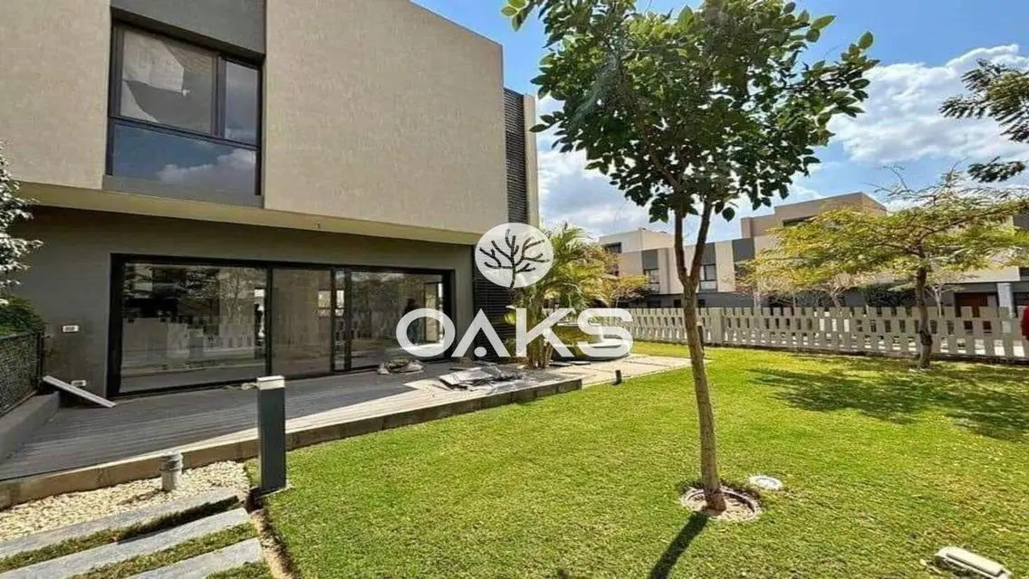 Luxury Villa for Sale with Expansive Space and Private Lake View