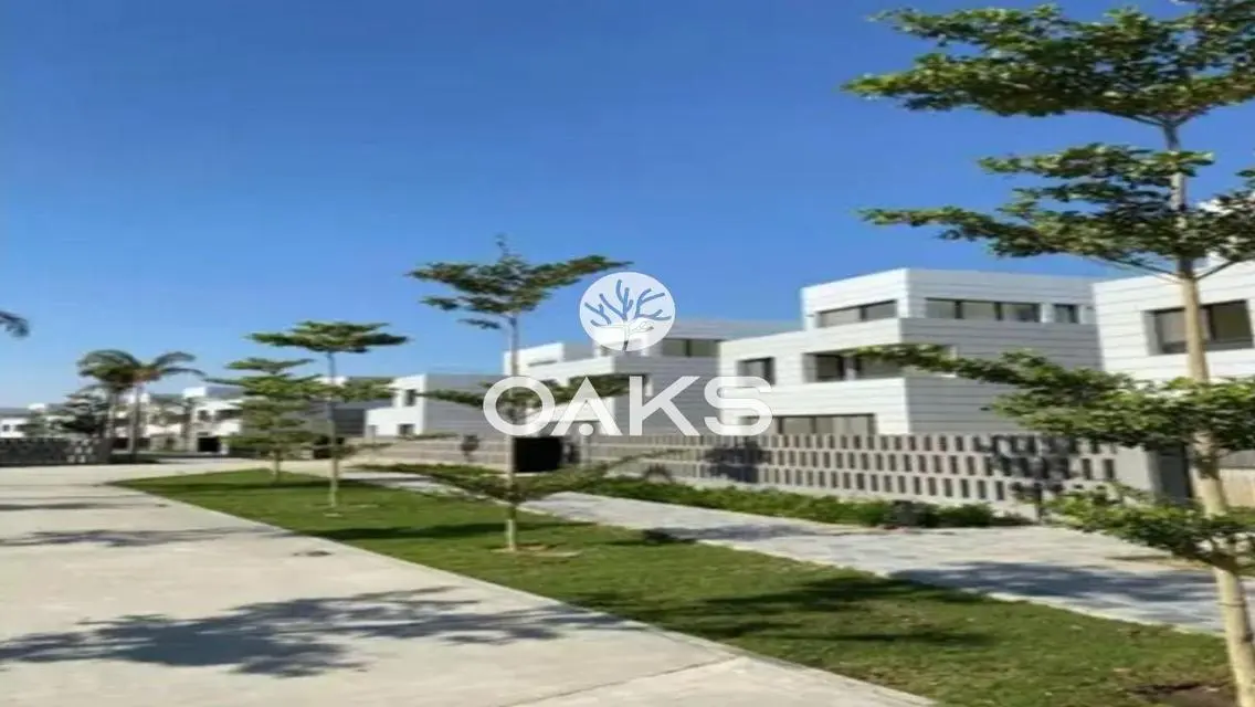 Luxury Villa for Sale with Expansive Space and Private Lake View