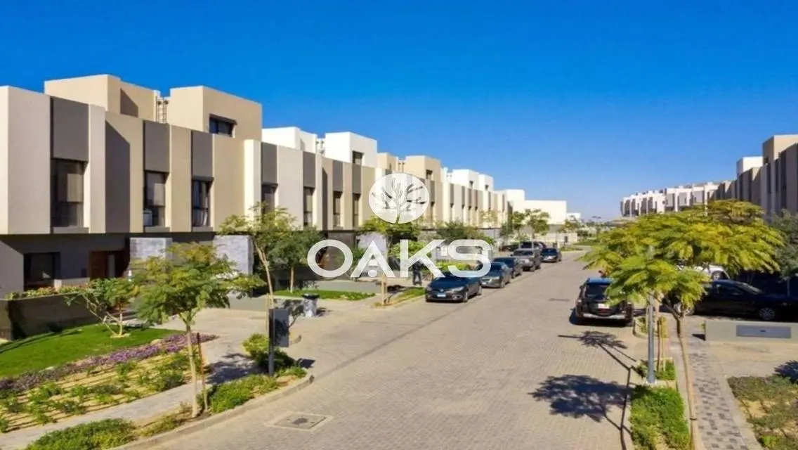 Luxury Villa for Sale with Expansive Space and Private Lake View
