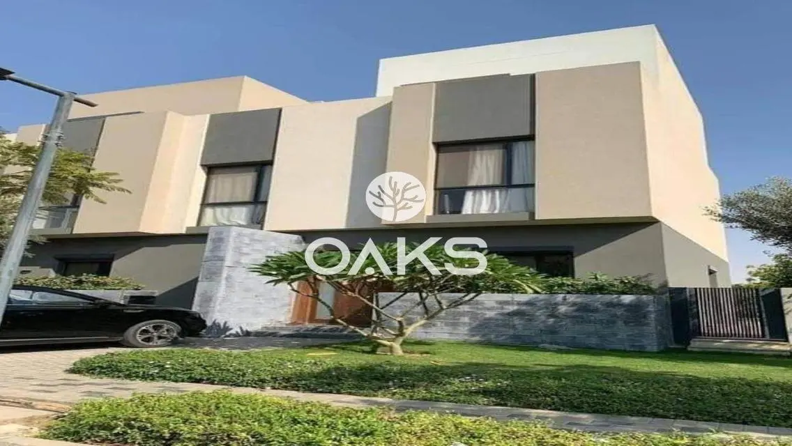 Luxury Villa for Sale with Expansive Space and Private Lake View