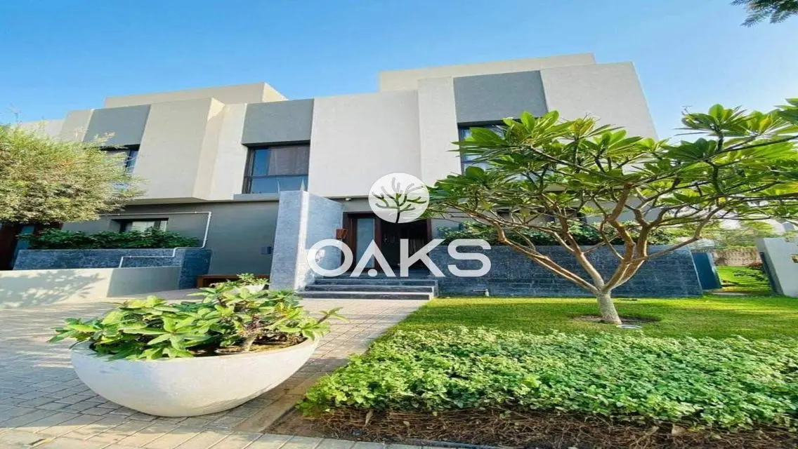 Luxury Villa for Sale with Expansive Space and Private Lake View