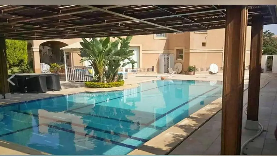 فيلا فاخرة مع مناظر طبيعية خلابة في بحيرات السوان - القاهرة الجديدة