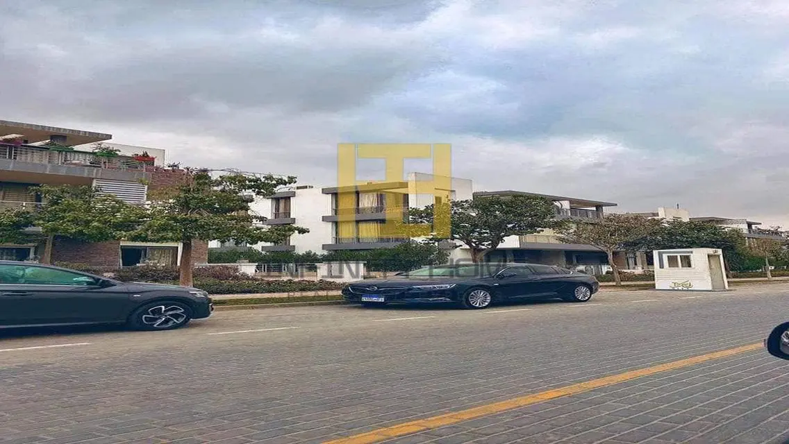 شقة فاخرة للبيع بمساحة 2025 متر