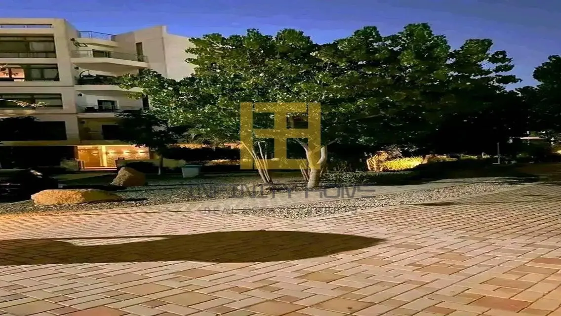 شقة فاخرة للبيع بمساحة 2025 متر