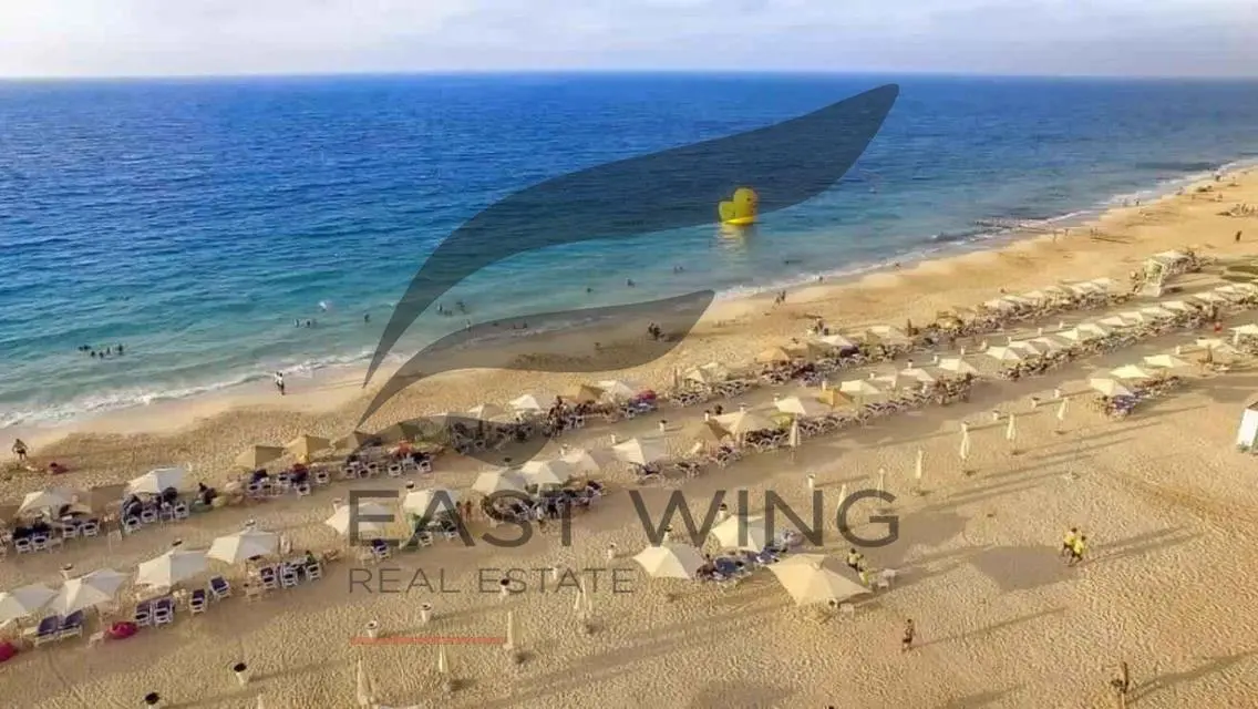 شقة فاخرة للبيع مع حديقة خاصة وإطلالة رائعة على البحيرات