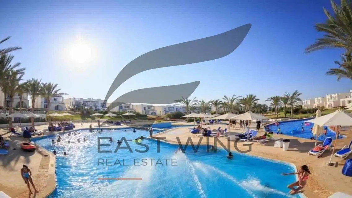شقة فاخرة للبيع مع حديقة خاصة وإطلالة رائعة على البحيرات