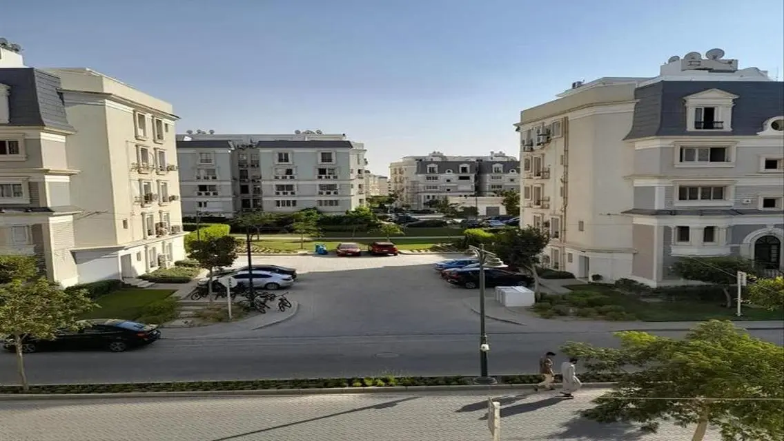 فيلا فاخرة مع مسبح وحديقة خاصة للبيع