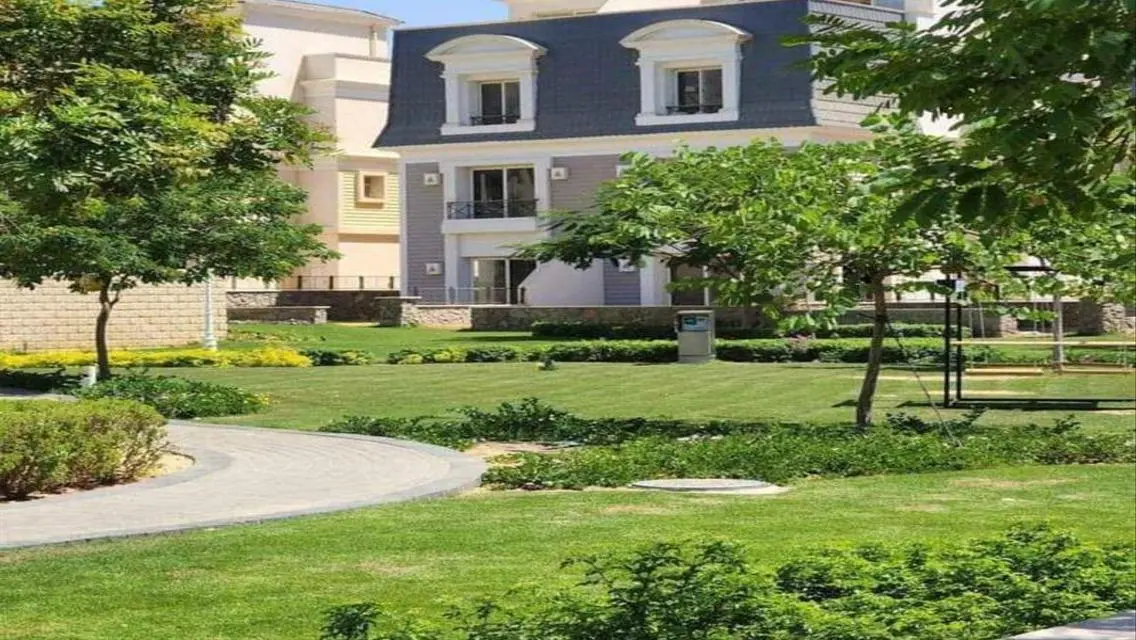 فيلا فاخرة مع مسبح وحديقة خاصة للبيع