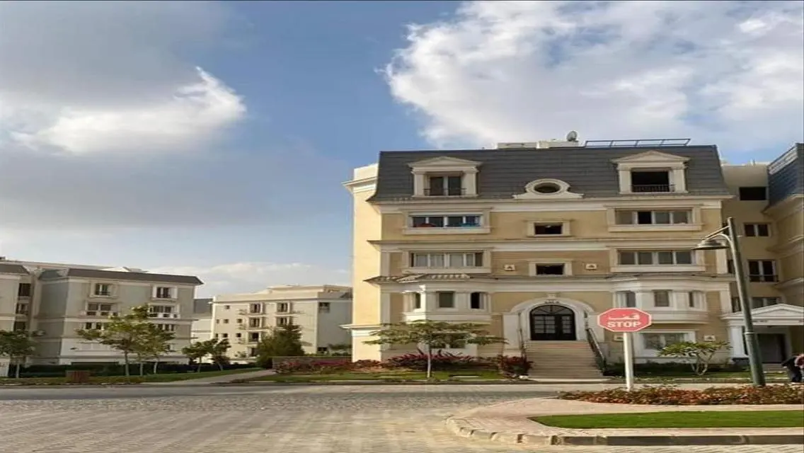 فيلا فاخرة مع مسبح وحديقة خاصة للبيع