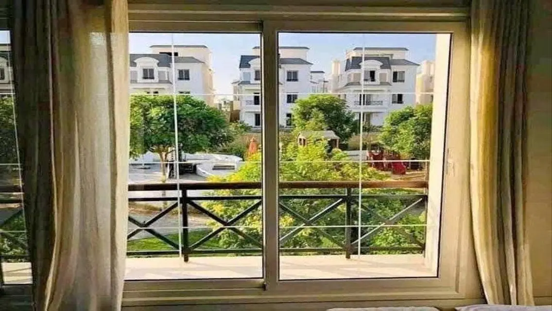 فيلا فاخرة مع مسبح وحديقة خاصة للبيع