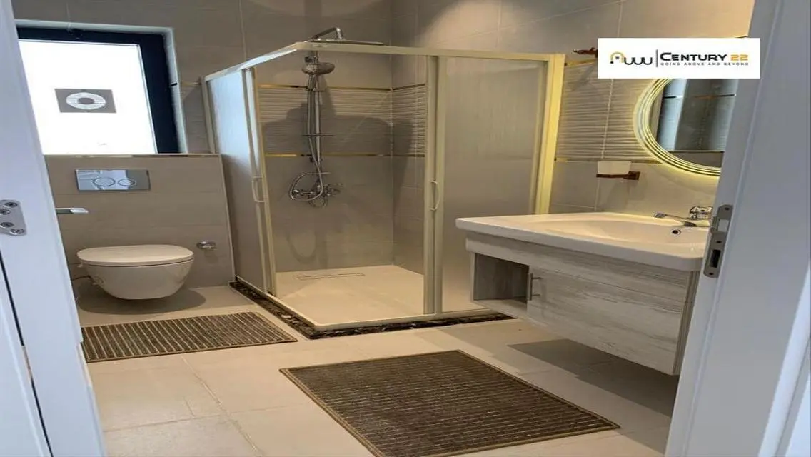 شقة مميزة مطلة على البحيرة في Golden Square