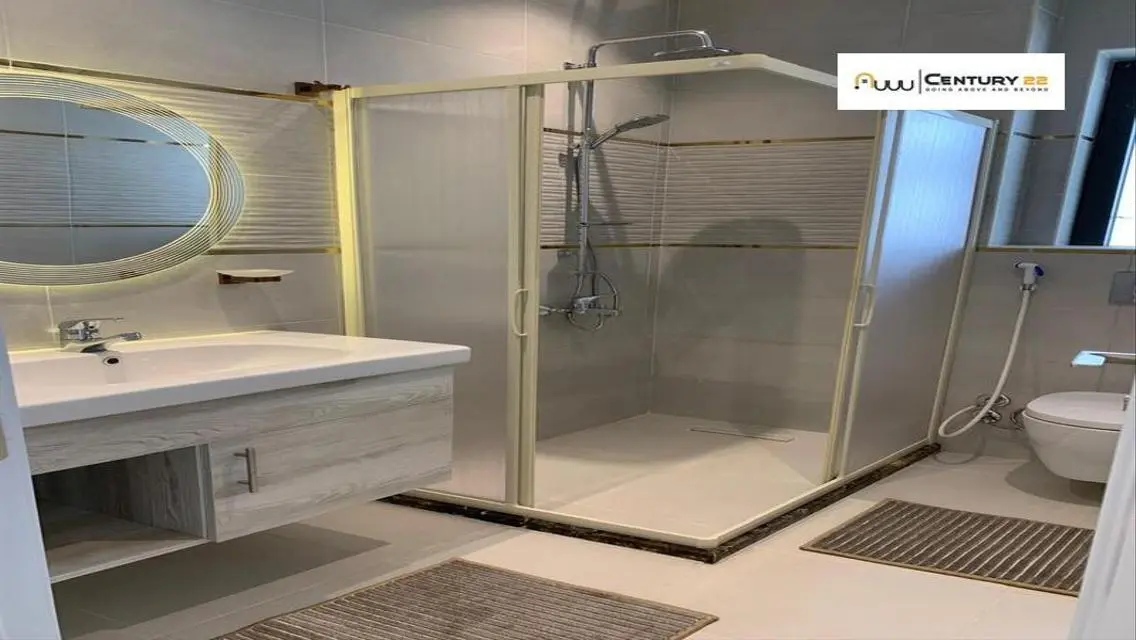 شقة مميزة مطلة على البحيرة في Golden Square