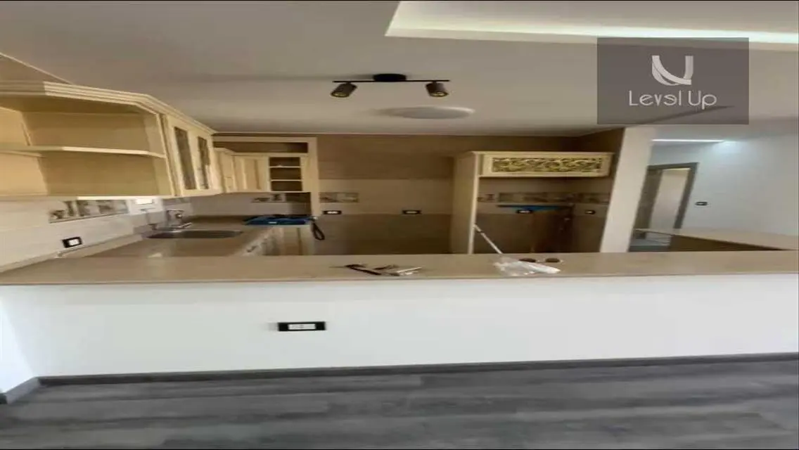 شقة فاخرة بإطلالة رائعة للبيع