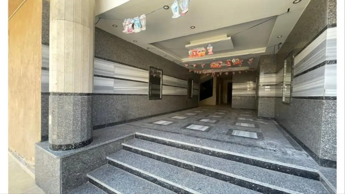 Luxurious Apartment with Balcony and Covered Parking
