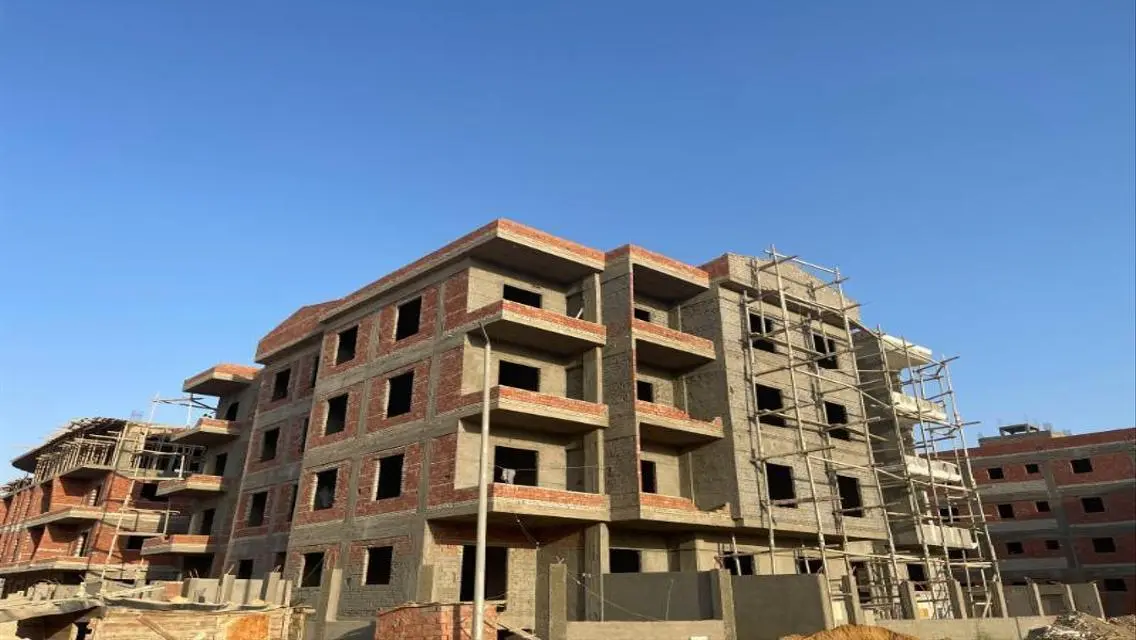Luxurious Apartment with Balcony and Covered Parking