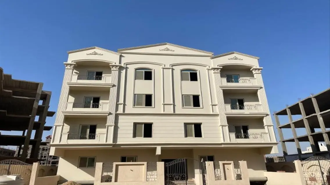 Luxurious Apartment with Balcony and Covered Parking