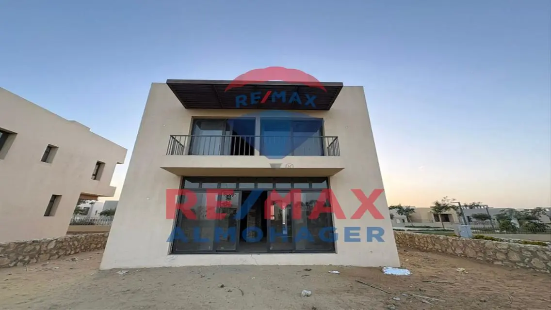 شقة فاخرة 3 غرف نوم مع شرفة وإطلالة رائعة