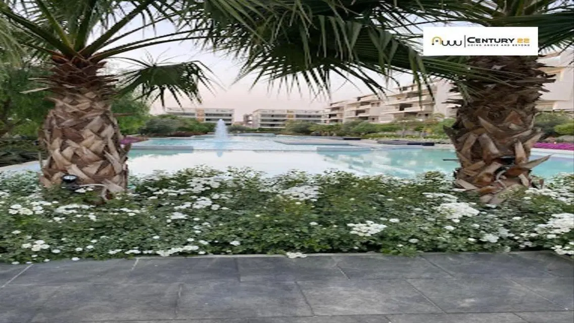 شقة رائعة بإطلالة على البحيرة في جولدن سكوير