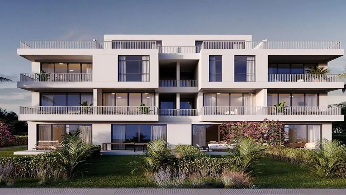 Luxury Apartment with Stunning Lakeside View