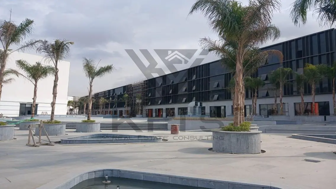 Luxury Lake View Apartment in New Cairo