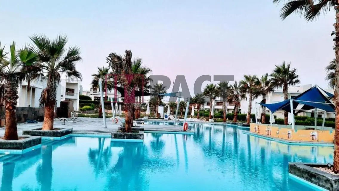 منزل فخم مع حديقة ومسبح خاص بسعر مذهل