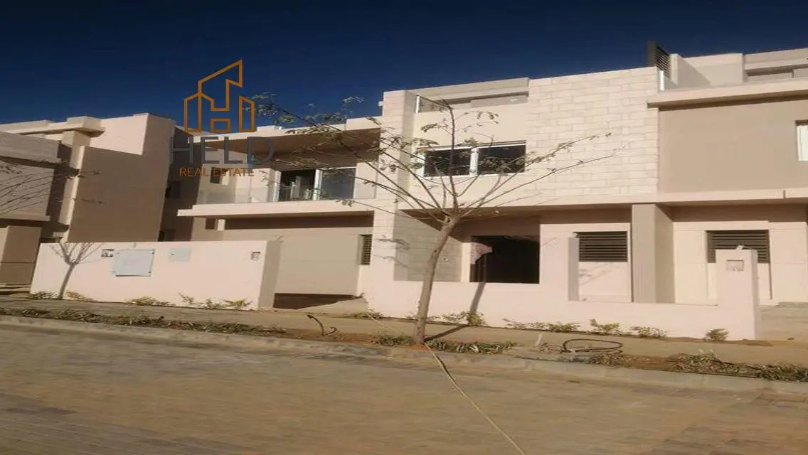 Luxury Property with 10 Rooms, Private Pool & Garden