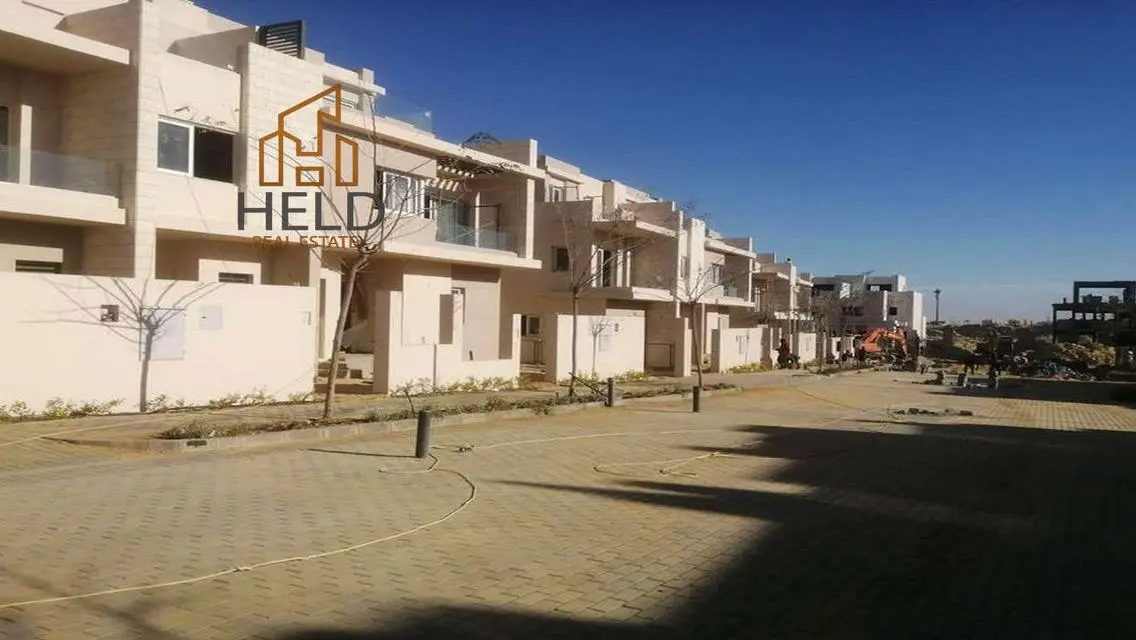 Luxury Property with 10 Rooms, Private Pool & Garden