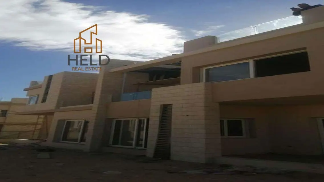 Luxury Property with 10 Rooms, Private Pool & Garden
