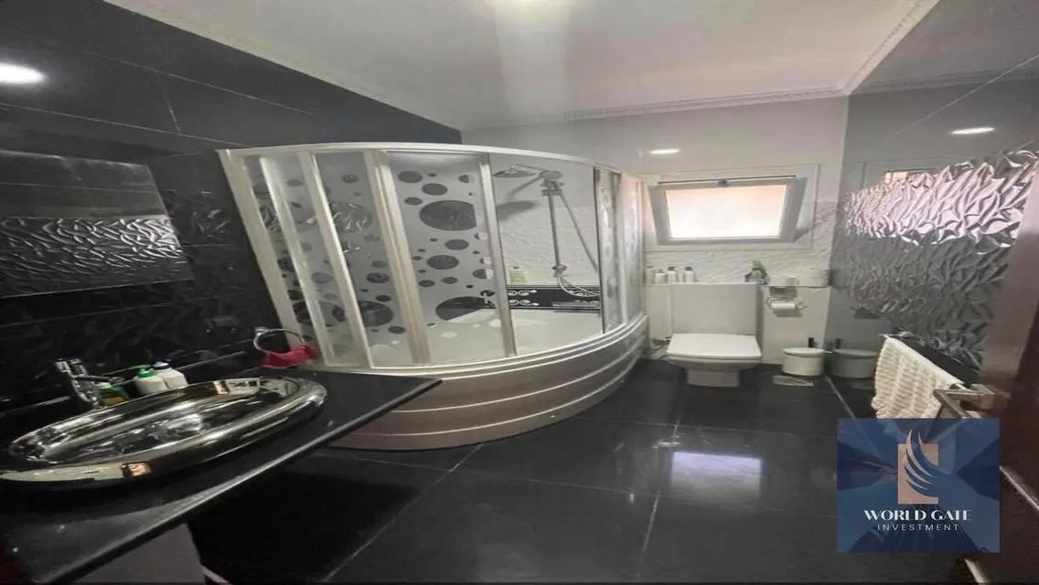 Luxury Property with Balcony and Private Garden in Southpark