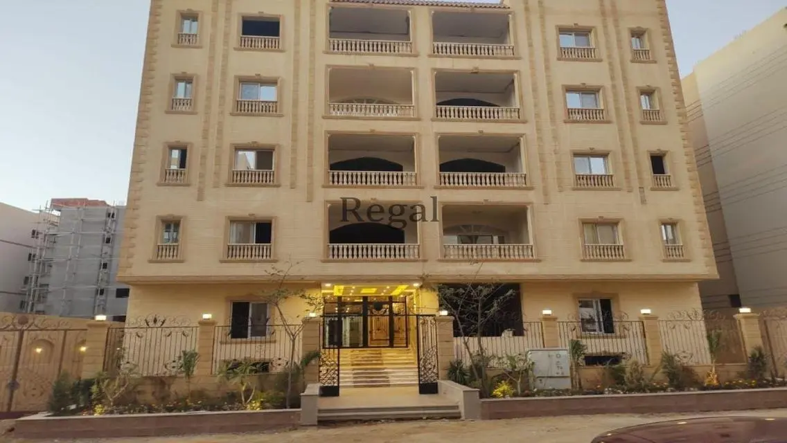 شقة مميزة للبيع بمساحة 600 متر