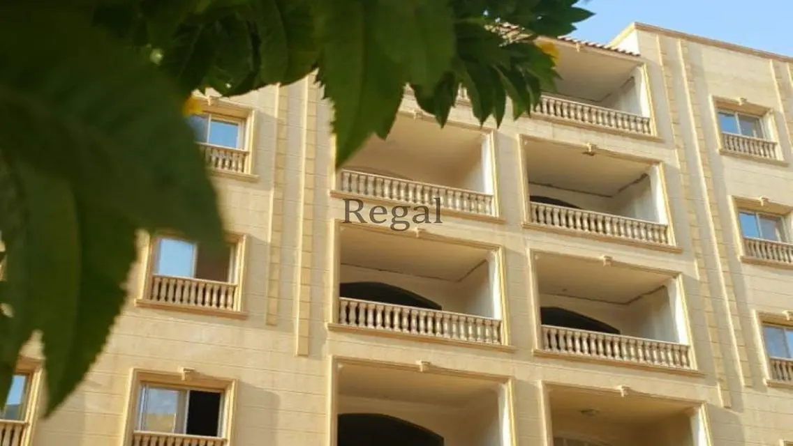 شقة مميزة للبيع بمساحة 600 متر