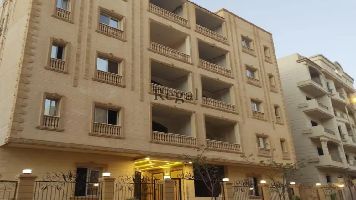 شقة مميزة للبيع بمساحة 600 متر