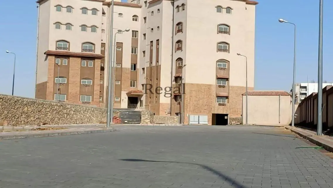 شقة فاخرة للبيع بمساحة واسعة