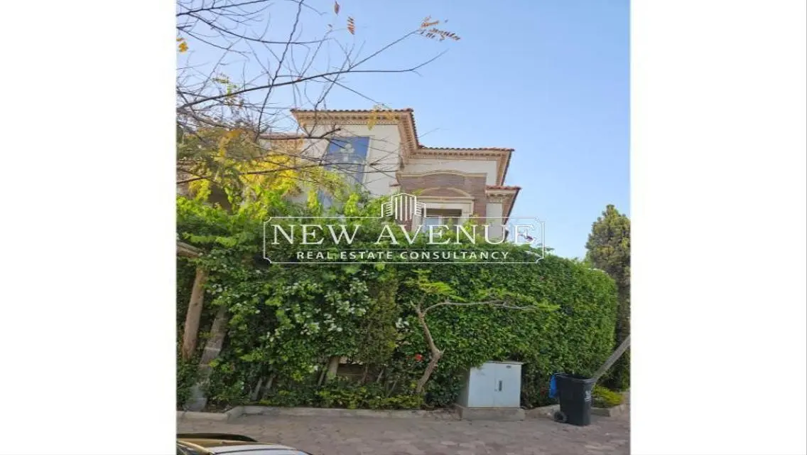 Luxurious Apartment with Private Garden in a Prime Location