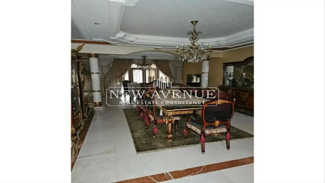 Luxurious Apartment with Private Garden in a Prime Location