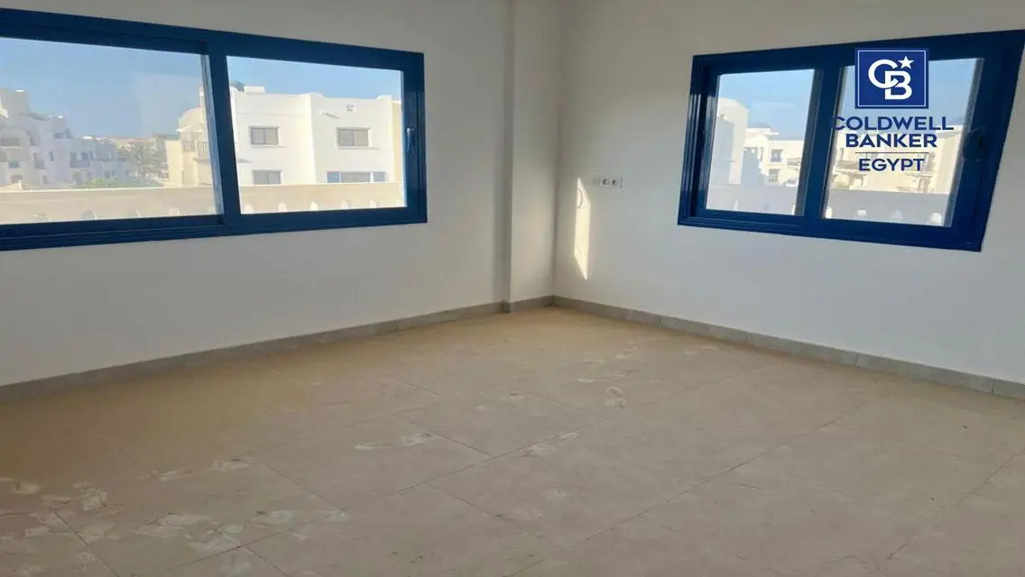 عقار متميز للبيع بمساحة واسعة