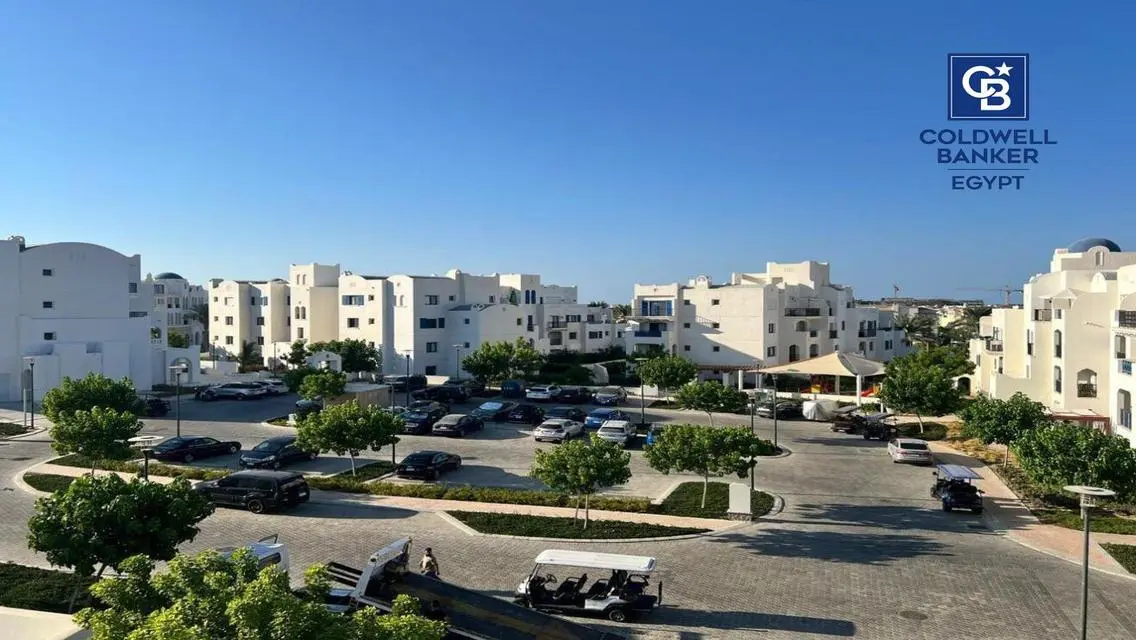 عقار متميز للبيع بمساحة واسعة