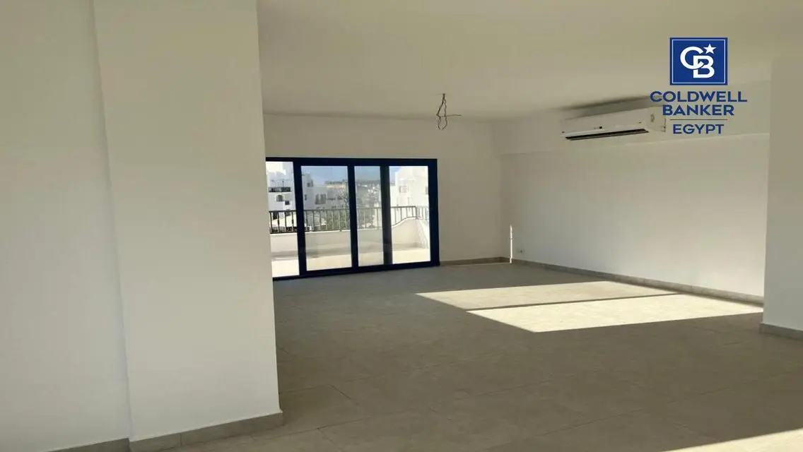 عقار متميز للبيع بمساحة واسعة