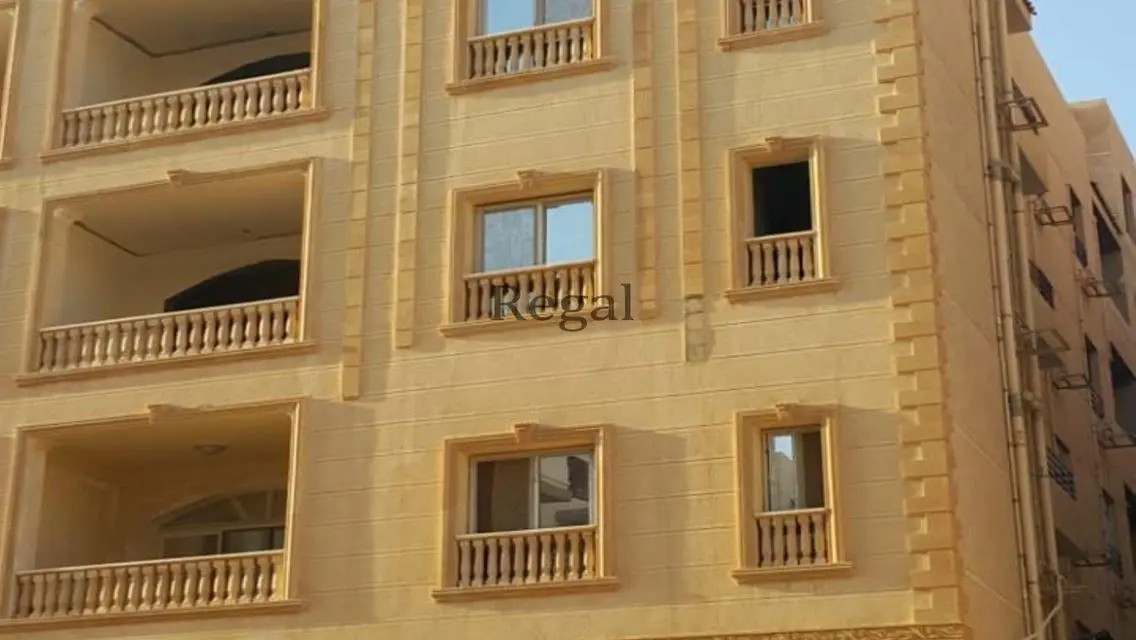 شقة فاخرة بمساحة 235 متر في موقع متميز