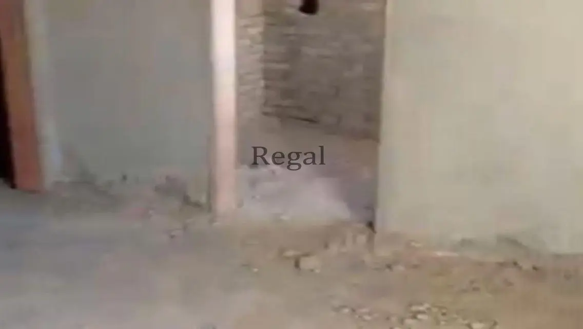 شقة فاخرة للبيع بمساحة واسعة مع شرفة