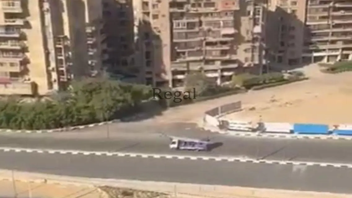شقة فاخرة للبيع بمساحة واسعة مع شرفة