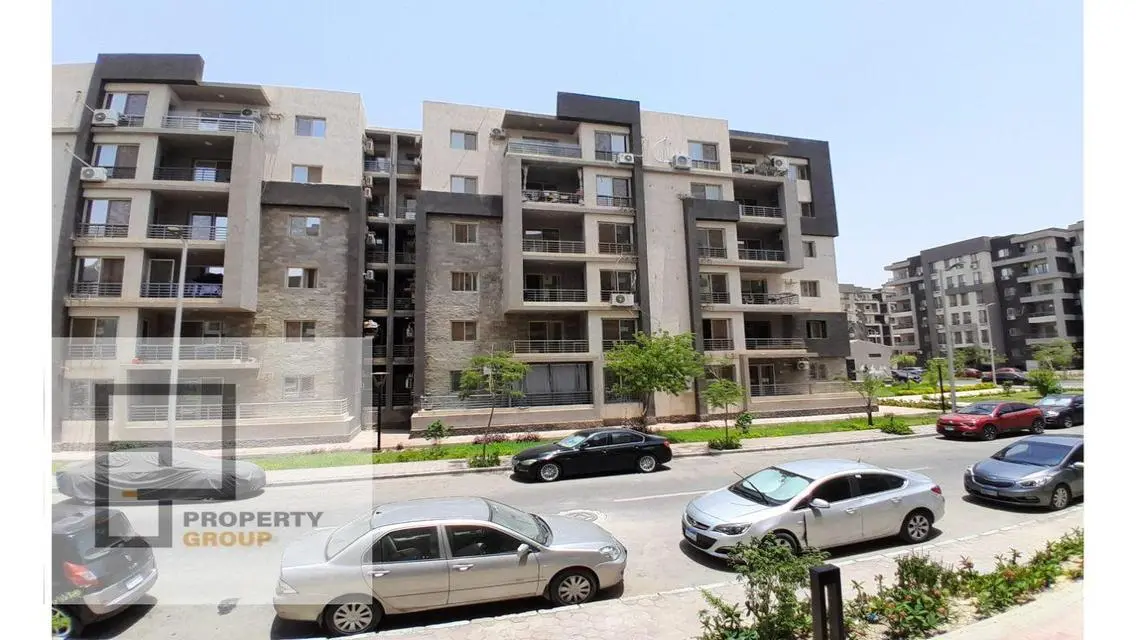 Luxurious Mansion with Spacious Amenities