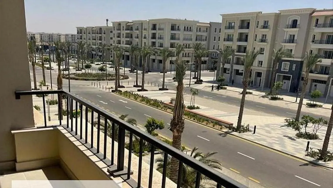 شقة فاخرة للبيع بمساحة واسعة في موقع متميز