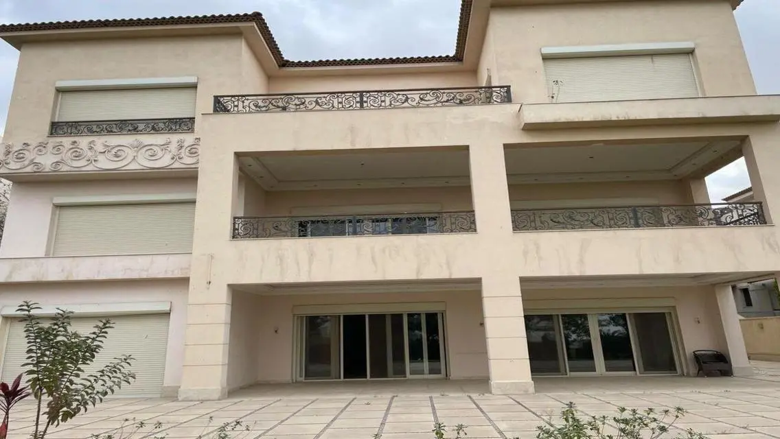 Villa very prime location in lake view New Cairo