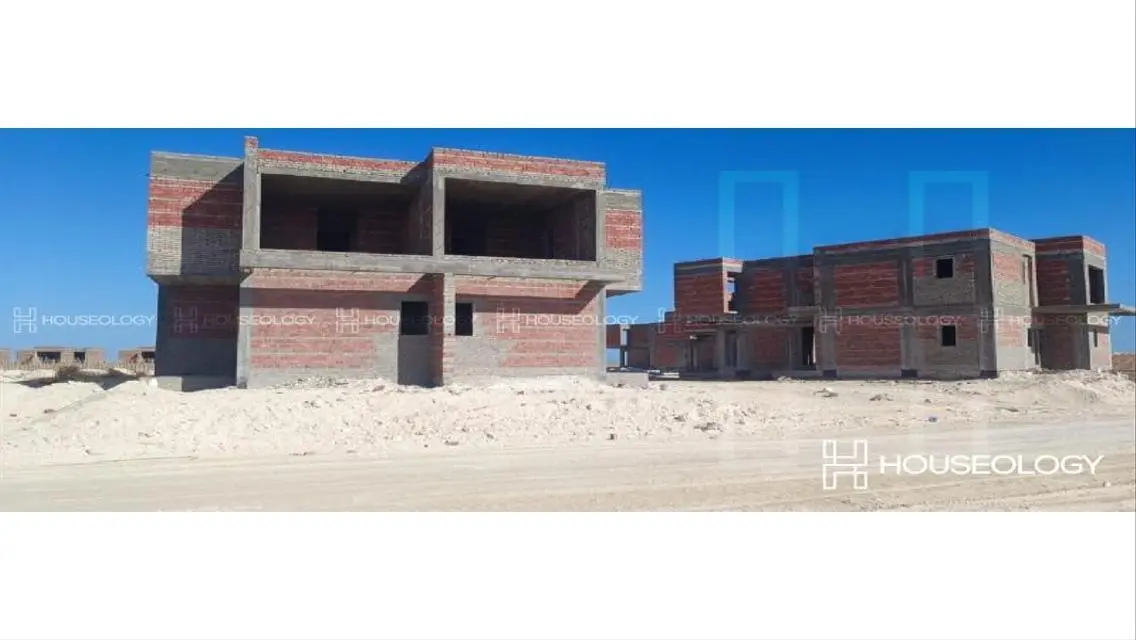 فيلا فاخرة بتصميم عصري مع حديقة ومسبح مشترك